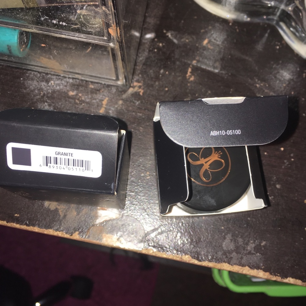 Alert Posher Sells FAKE ABH BROWN POMADE